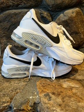 Nike Women's White and Black Air Max Sneakers